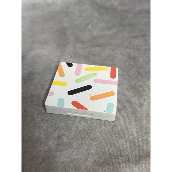 CLINIQUE - CX GREY MATTERS - 22 JEANS AND HEELS - 14 ICED LOTUS - .06 OZ - NEW - Picture 2 of 4